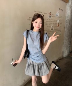 Real shot of sweet suit women's summer blue pleated sleeveless top with high waist stand-up bud skirt two-piece set
