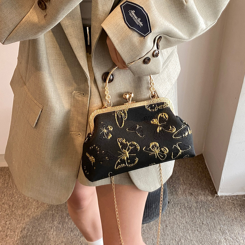 New Chinese style simple and elegant Hanfu cheongsam niche and niche fashion versatile one-shoulder crossbody pearl handheld ancient style light luxury bag - Image 3