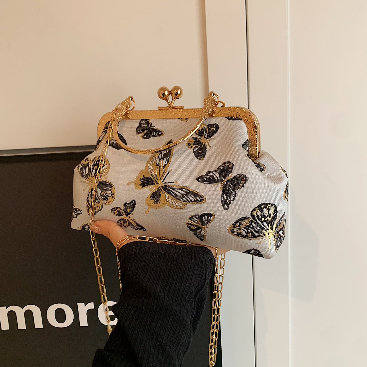 New Chinese style simple and elegant Hanfu cheongsam niche and niche fashion versatile one-shoulder crossbody pearl handheld ancient style light luxury bag - Image 10