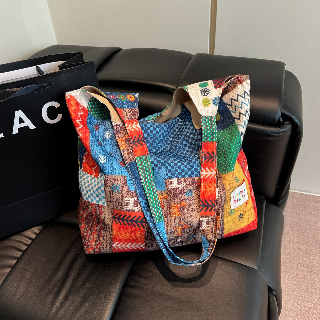 Dopamine large capacity shoulder bag retro ethnic style collage contrast shopping bag niche tote bag women's bag - Image 6