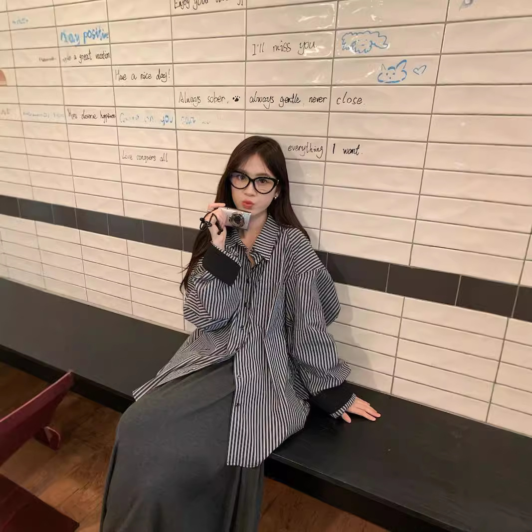 Real photo of casual and versatile striped pocket shirt for women in autumn silhouette splicing contrast color long-sleeved cardigan top - Image 2