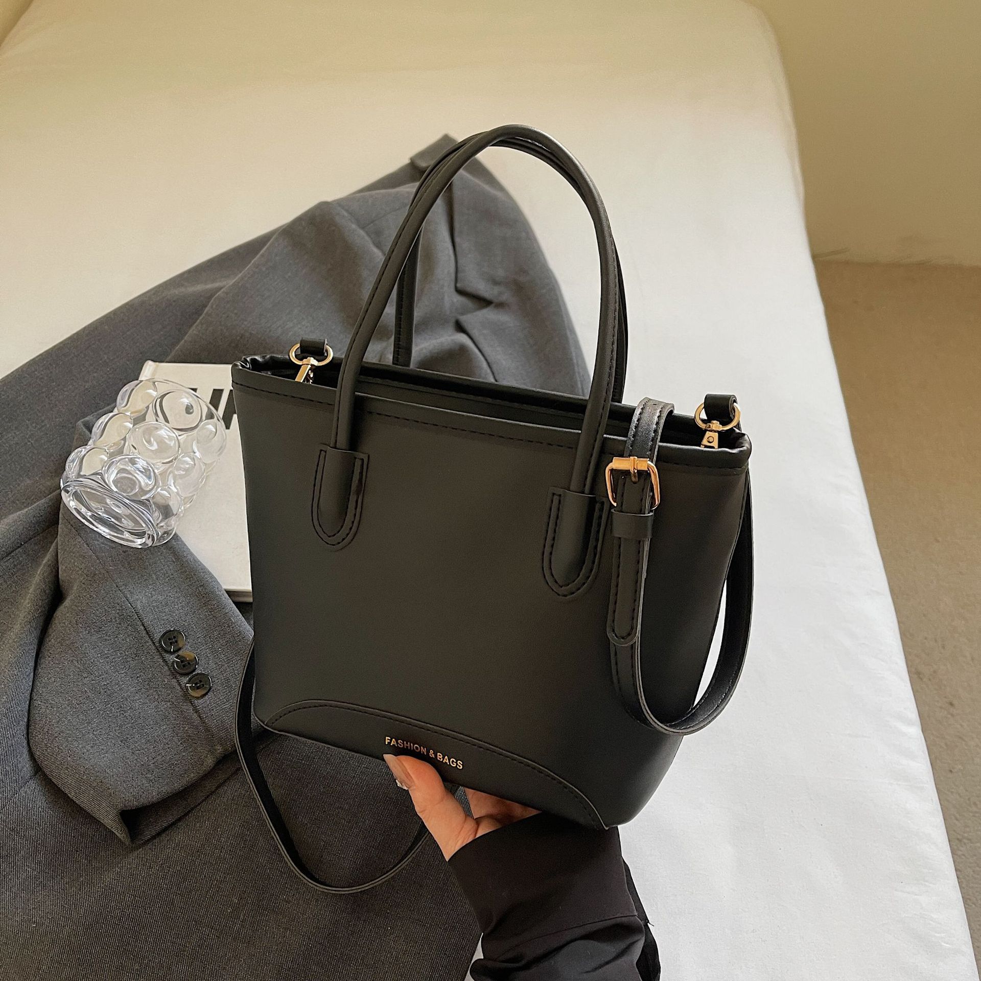 Contrasting color versatile hand-held bucket bag for women's spring simple and high-end niche one-shoulder crossbody bag - Image 15