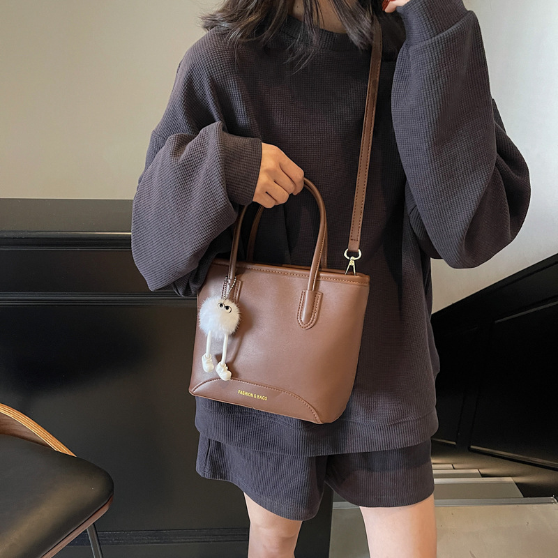 Contrasting color versatile hand-held bucket bag for women's spring simple and high-end niche one-shoulder crossbody bag - Image 4