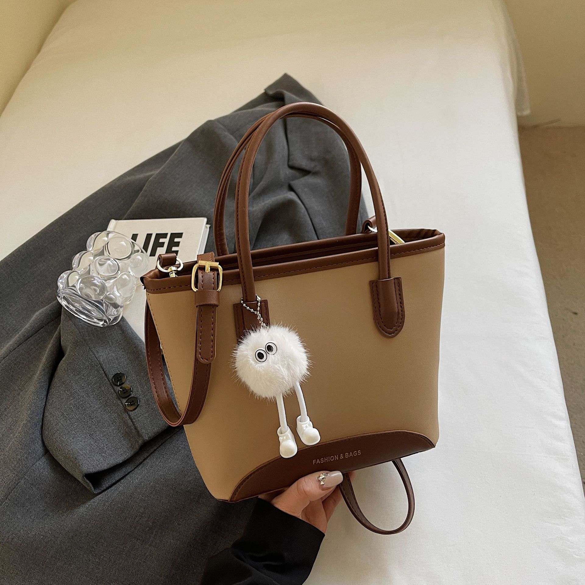 Contrasting color versatile hand-held bucket bag for women's spring simple and high-end niche one-shoulder crossbody bag - Image 8