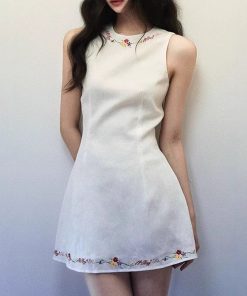 White linen embroidered vest dress for women in spring and summer shoulder-cut design waist-hugging sleeveless short skirt