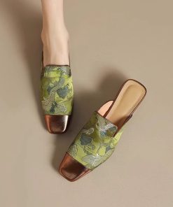 New Chinese style Chinese style half-slippers for women with embroidered thick heels high-end low-heel color-blocking muller sandals with skirt