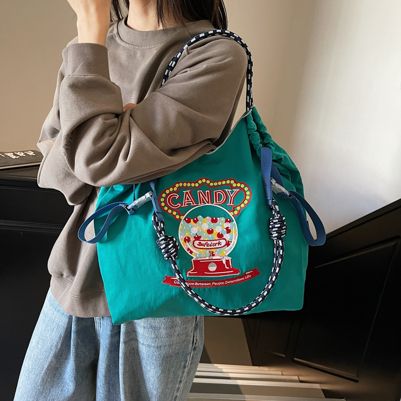 Embroidered women's bag Light Shesen shoulder bag High-value shopping bag versatile tote crossbody bag - Image 3